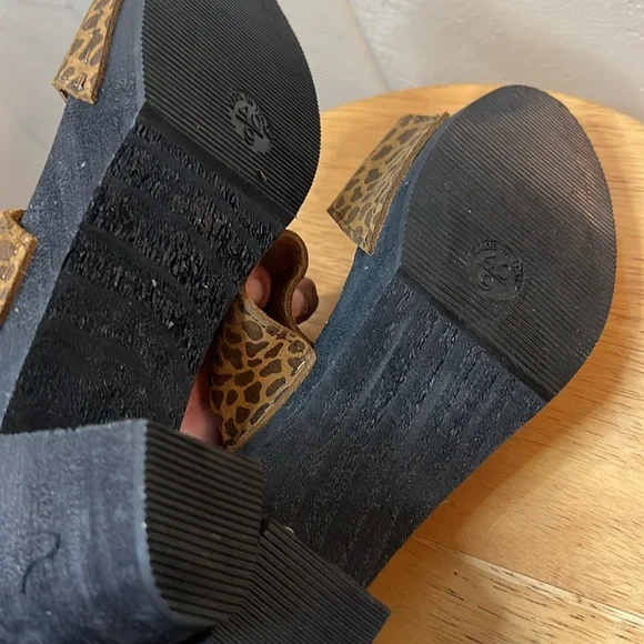 Gemi Collection leopard print block heel sandals - Picture 5 of 10